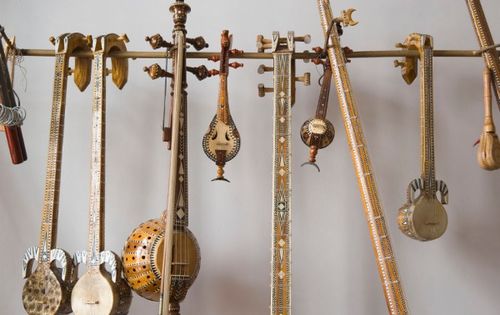 民族乐器在现代音乐中的运用研究